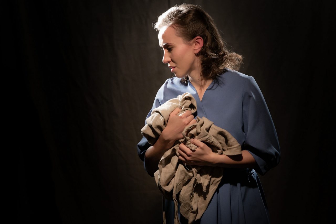 Mengeleho dievča – divadlo