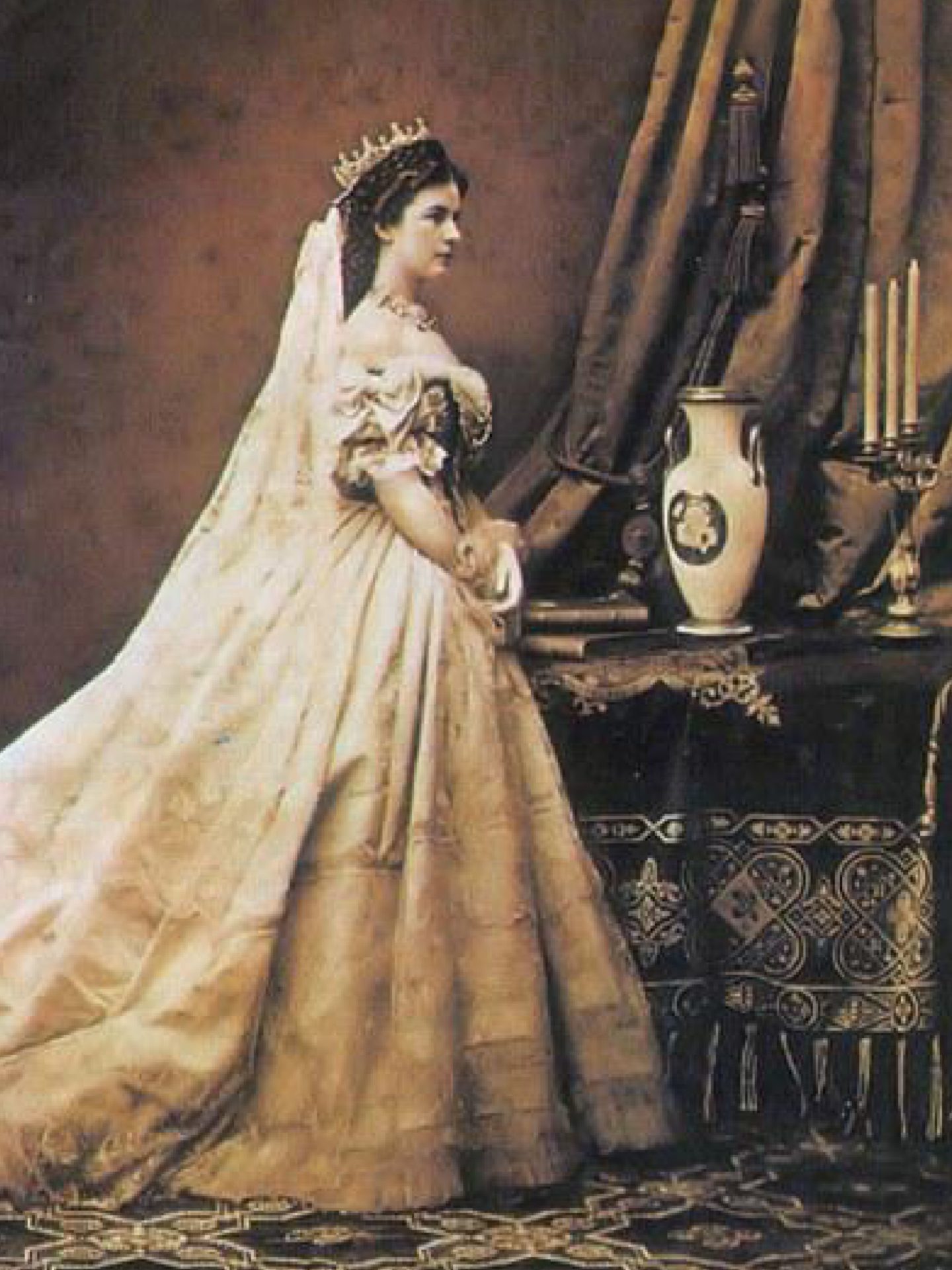 MÓDNA PREHLIADKA KORUNOVAČNÝCH ŠIAT CISÁROVNEJ SISSI s výstúpením Mirky Partlovej