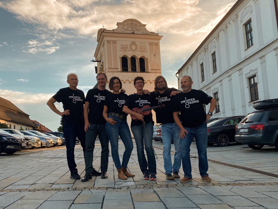 Koncert kapely TWISTED STRINGS k II. výročiu
